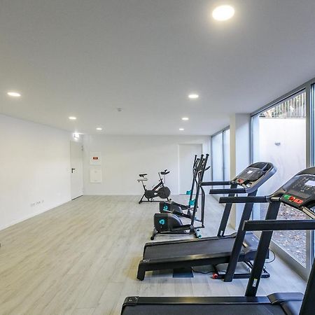 Lovelystay - Modern Loft With Gym & Free Parking Minutes Away From Cbd Porto Exterior photo